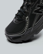 Load image into Gallery viewer, New Balance 740