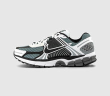 Load image into Gallery viewer, NIKE ZOOM VOMERO 5 SE