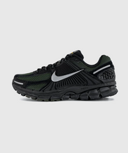 Load image into Gallery viewer, NIKE ZOOM VOMERO 5