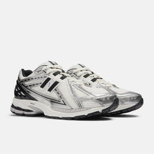 Load image into Gallery viewer, NEW BALANCE 1906R SILVER / METALLIC