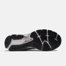 Load image into Gallery viewer, NEW BALANCE 1906R SILVER / METALLIC