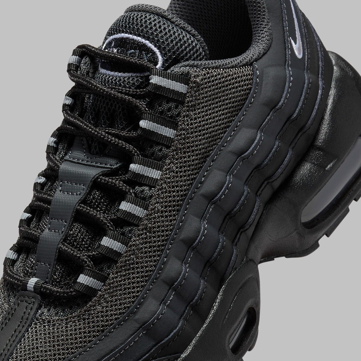 are air max 95 slip resistant