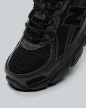 Load image into Gallery viewer, New Balance 740
