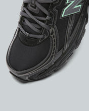 Load image into Gallery viewer, New Balance 740
