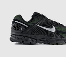 Load image into Gallery viewer, NIKE ZOOM VOMERO 5
