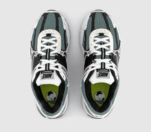 Load image into Gallery viewer, NIKE ZOOM VOMERO 5 SE
