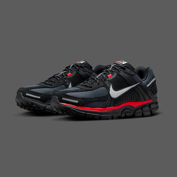 NIKE ZOOM VOMERO 5 "UNIVERCITY RED"