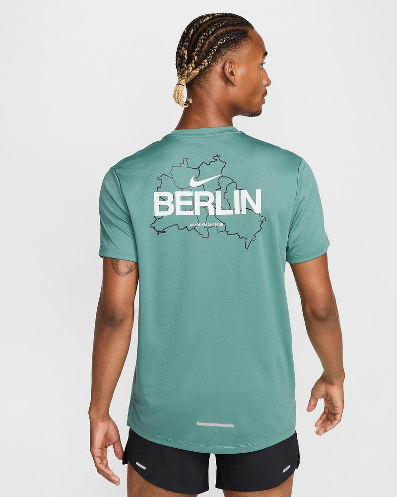 NIKE MILER  1.0 BERLIN GRAPHIC RUNNING TOP