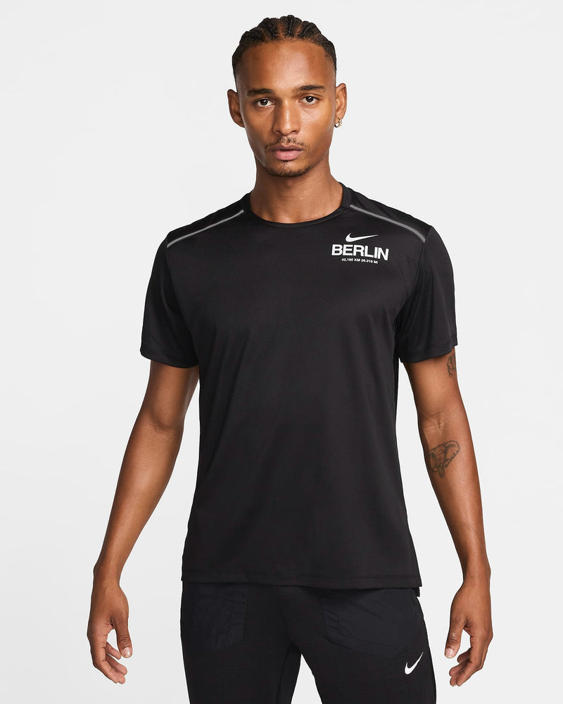 NIKE MILER  1.0 BERLIN GRAPHIC RUNNING TOP