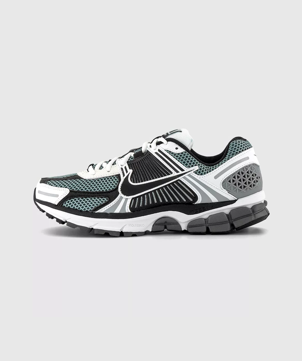 NIKE ZOOM VOMERO 5 SE