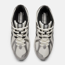 Load image into Gallery viewer, NEW BALANCE 1906R SILVER / METALLIC
