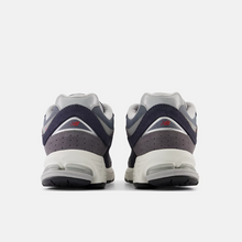 Load image into Gallery viewer, NEW BALANCE 2002R
